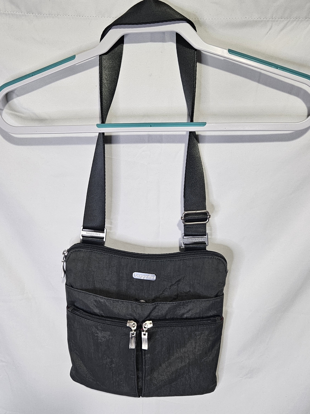 Baggallini Horizon Crossbody Sling Bag Charcoal Graphite Gray Nylon Pink Lining